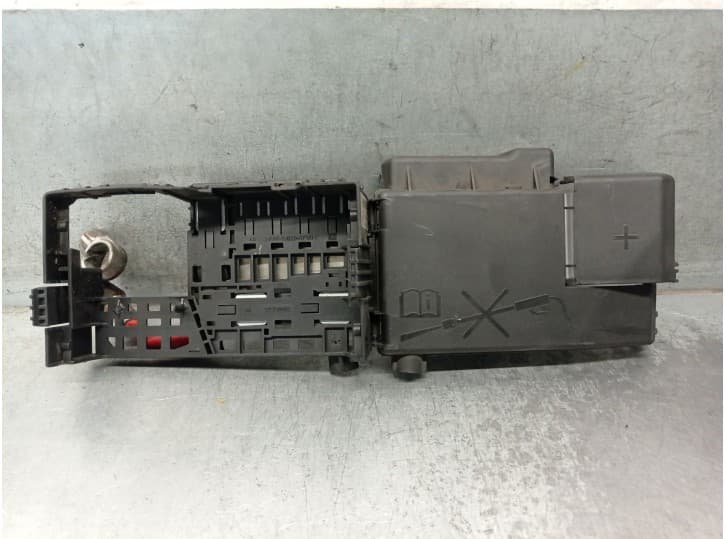 Recambio de caja reles / fusibles para saab 9-5 (ys3g) 2.0 tid referencia OEM IAM 525230582 2