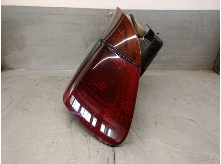 Recambio de piloto trasero derecho para bmw 3 (e46) 320 d referencia OEM IAM 8364922 3