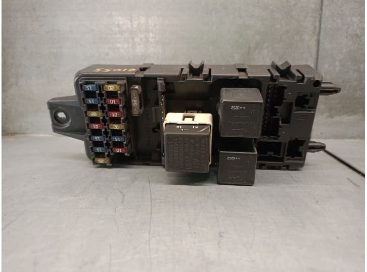 Recambio de caja reles / fusibles para volvo s40 i (644) 1.9 di referencia OEM IAM 3B170583