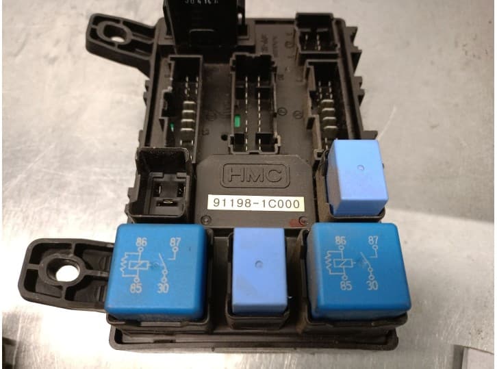 Recambio de caja reles / fusibles para hyundai getz (tb) 1.1 referencia OEM IAM 911981C000 4