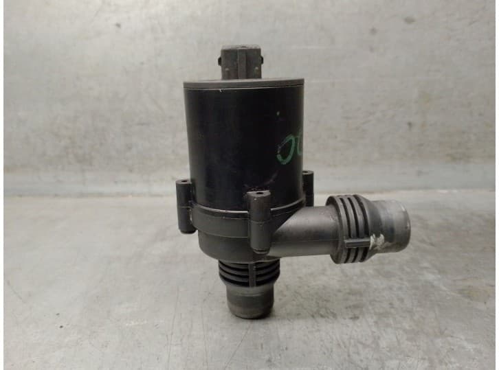 Recambio de bomba agua para bmw 5 (e60) 530 i referencia OEM IAM 64116910755 64116988960