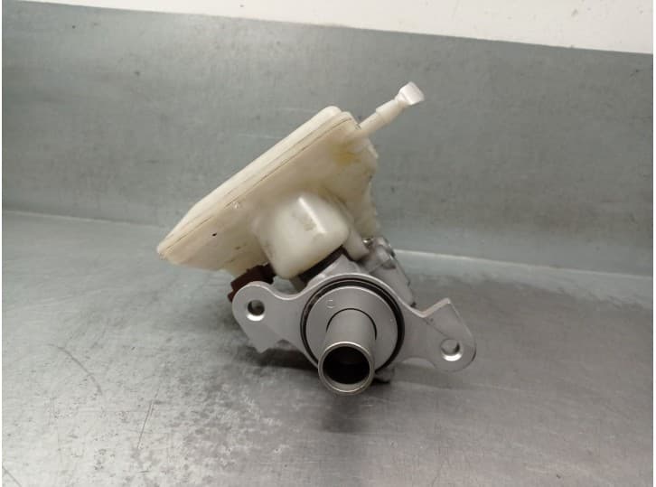 Recambio de bomba freno para opel corsa f (p2jo) 1.5 (68) referencia OEM IAM 32671769  TRW 2