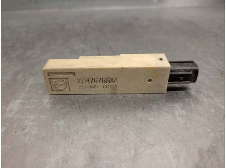 Recambio de antena para mazda 3 sedán (bm_, bn_) 2.0 referencia OEM IAM KD47676NXA
