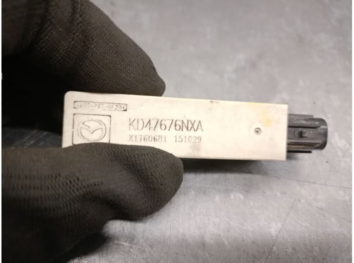 Recambio de antena para mazda 3 sedán (bm_, bn_) 2.0 referencia OEM IAM KD47676NXA 4