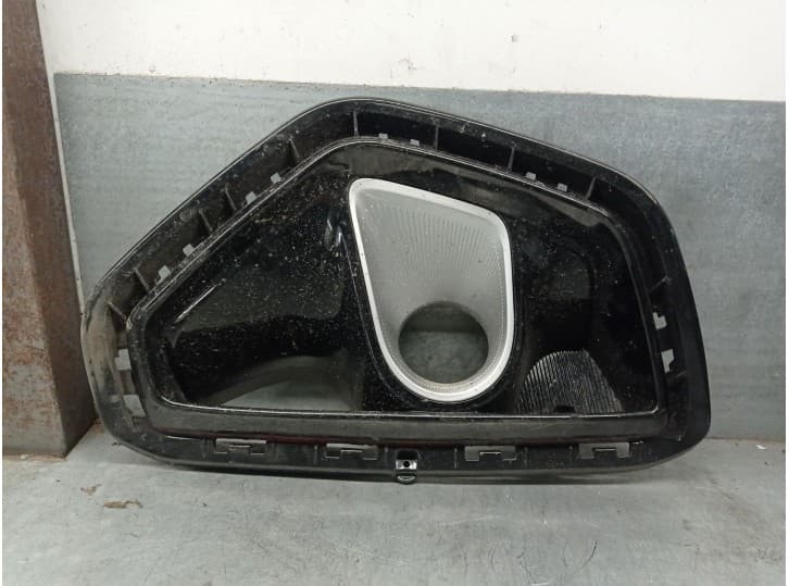 Recambio de moldura para kia stonic (yb) 1.0 t-gdi referencia OEM IAM 86525H8410