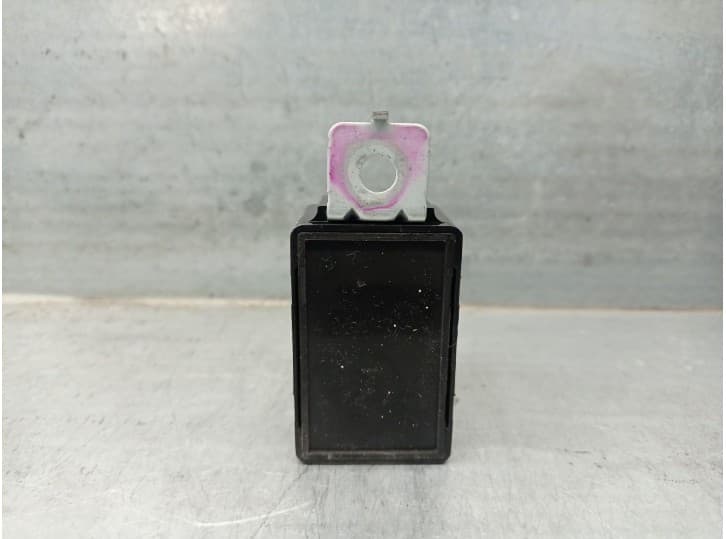 Recambio de modulo electronico para kia carens iv 1.6 gdi referencia OEM IAM 957102E000 2