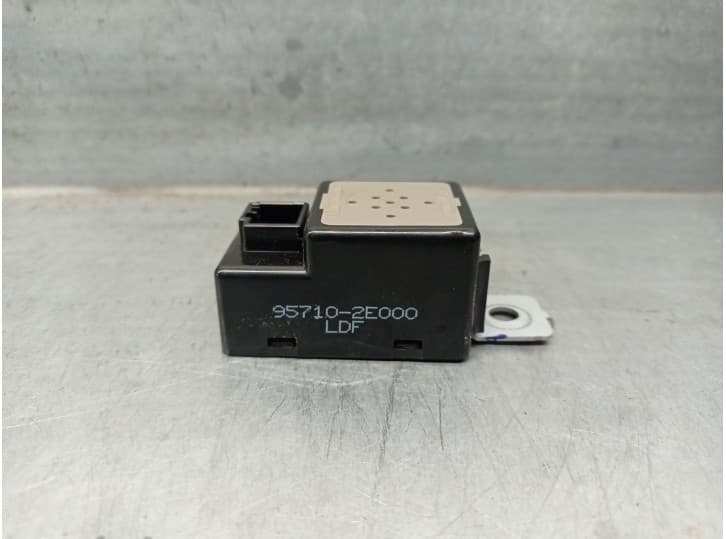 Recambio de modulo electronico para kia carens iv 1.6 gdi referencia OEM IAM 957102E000 3