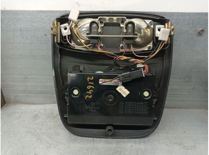 Recambio de luz interior para chrysler new yorker 3.5 i 24v referencia OEM IAM 4760848 2