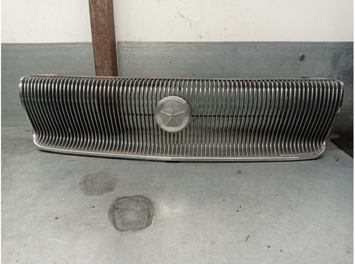 Recambio de rejilla delantera para chrysler new yorker 3.5 i 24v referencia OEM IAM F01