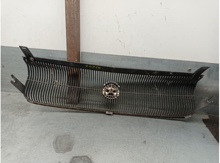 Recambio de rejilla delantera para chrysler new yorker 3.5 i 24v referencia OEM IAM F01 2
