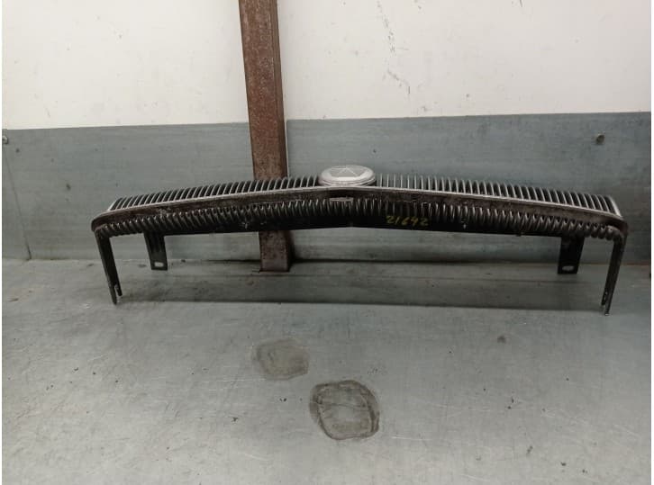 Recambio de rejilla delantera para chrysler new yorker 3.5 i 24v referencia OEM IAM F01 4