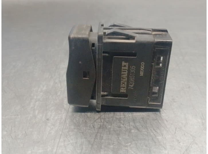 Recambio de interruptor para renault premium distribution referencia OEM IAM 7420851305 2