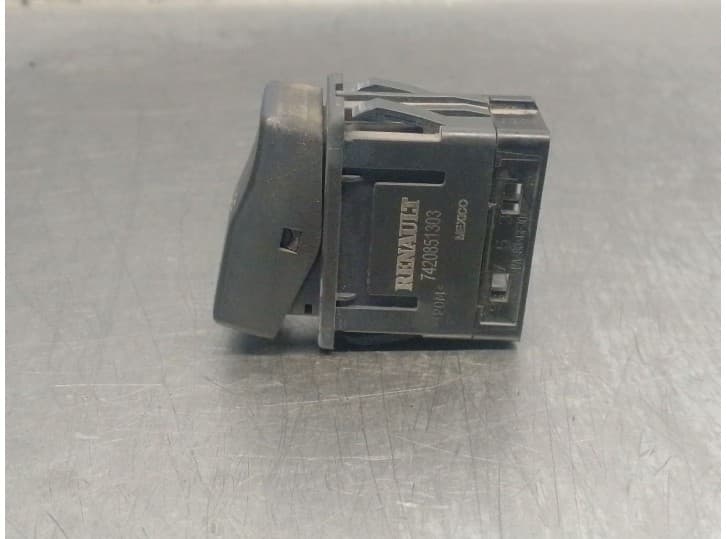 Recambio de interruptor para renault premium distribution referencia OEM IAM 7420851303 2