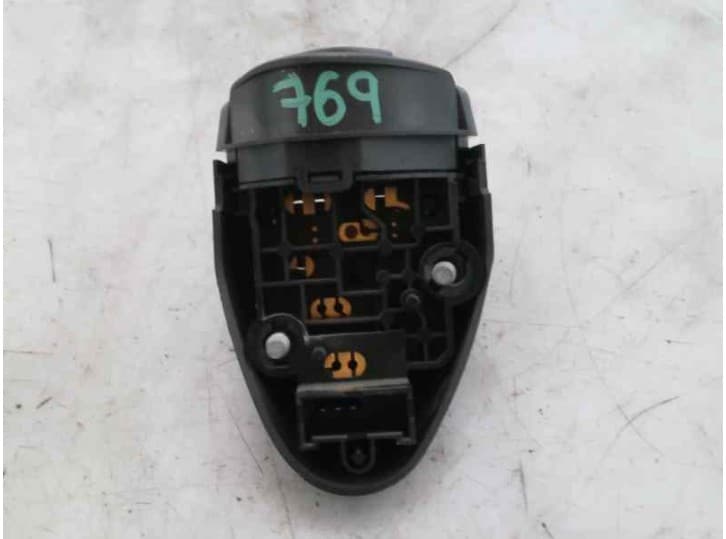 Recambio de mando radio volante para nissan almera tino (v10) 2.0 referencia OEM IAM 2