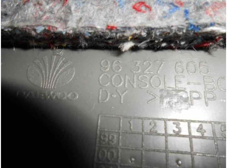 Recambio de apoyabrazos central para daewoo evanda (klal) 2.0 referencia OEM IAM 5