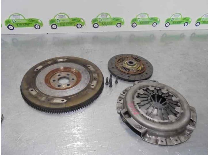 Recambio de kit embrague para daewoo lanos (klat) 1.3 referencia OEM IAM 2