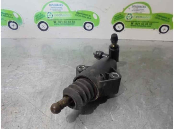 Recambio de bomba embrague para seat leon (1m1) 1.6 16 v referencia OEM IAM 1J0721261 2