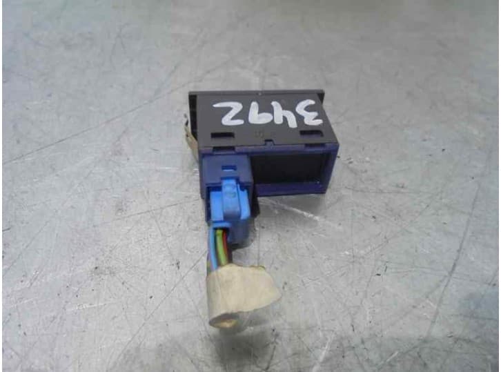 Recambio de botones salpicadero para bmw 3 coupé (e46) 323 ci referencia OEM IAM 03052310 2