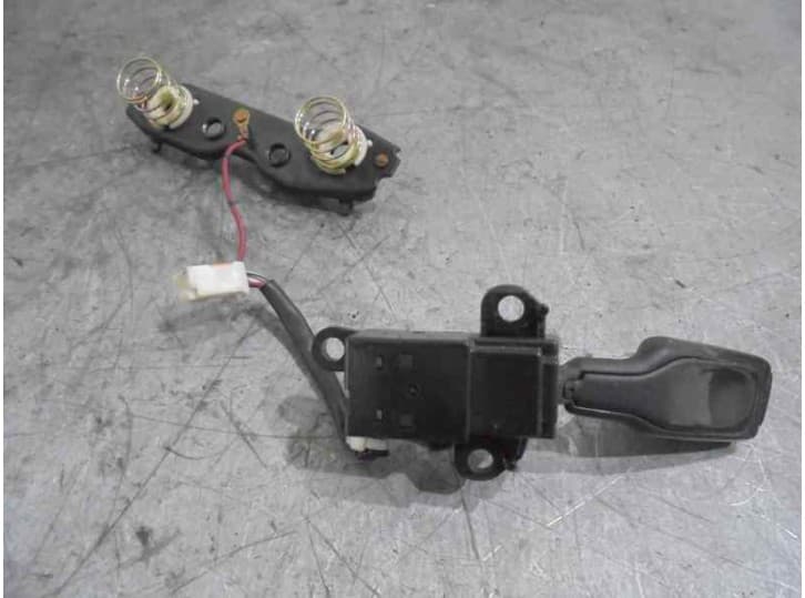 Recambio de mando radio volante para mazda premacy (cp) 2.0 td referencia OEM IAM 0500A06 2