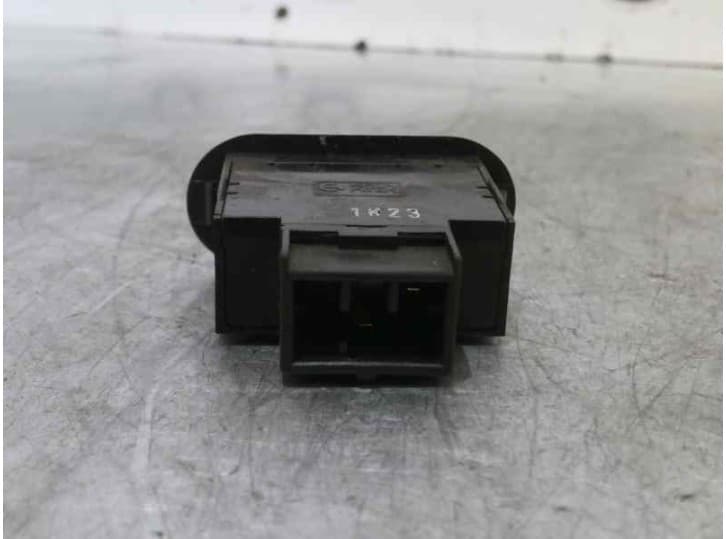 Recambio de boton apertura deposito para kia carnival ii (gq) 2.9 crdi referencia OEM IAM 2