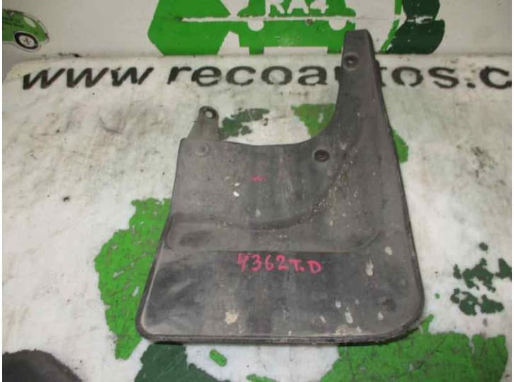 Recambio de faldon trasero para hyundai santamo 2.0 16v 4x4 referencia OEM IAM 1067807 2
