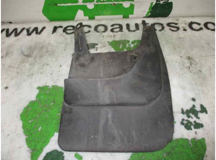 Recambio de faldon trasero para hyundai santamo 2.0 16v 4x4 referencia OEM IAM 1067808