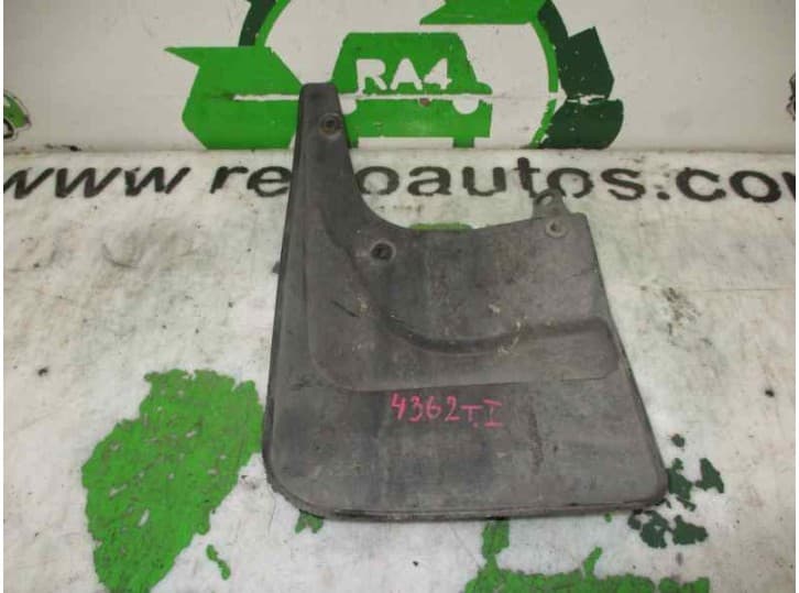 Recambio de faldon trasero para hyundai santamo 2.0 16v 4x4 referencia OEM IAM 1067808 2