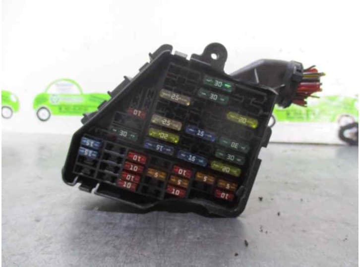 Recambio de caja reles / fusibles para audi a4 b6 (8e2) 1.9 tdi referencia OEM IAM  2716614
