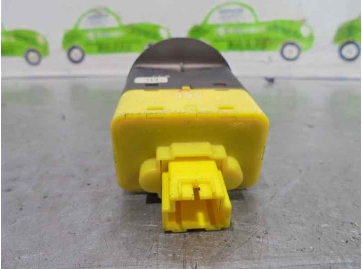 Recambio de boton airbag para kia sorento i (jc) 2.5 crdi referencia OEM IAM 2