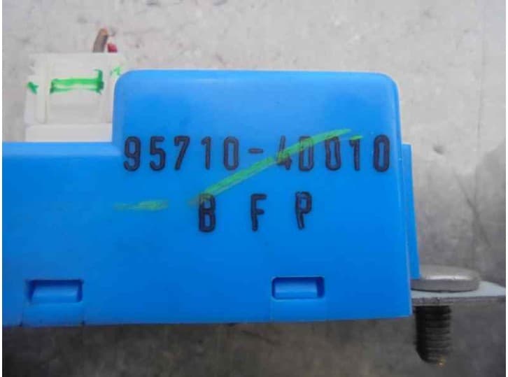 Recambio de rele para kia sorento i (jc) 2.5 crdi referencia OEM IAM 957104D010 3
