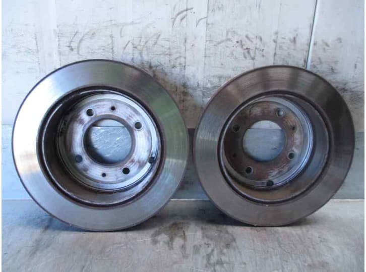 Recambio de disco freno trasero para hyundai sonata iv (ef) 2.0 16v referencia OEM IAM
