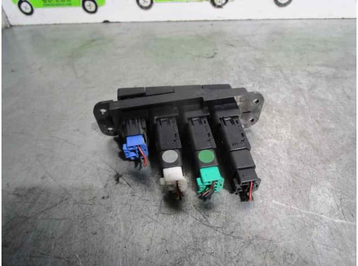 Recambio de mandos salpicadero para kia carnival ii (gq) 2.9 crdi referencia OEM IAM 2