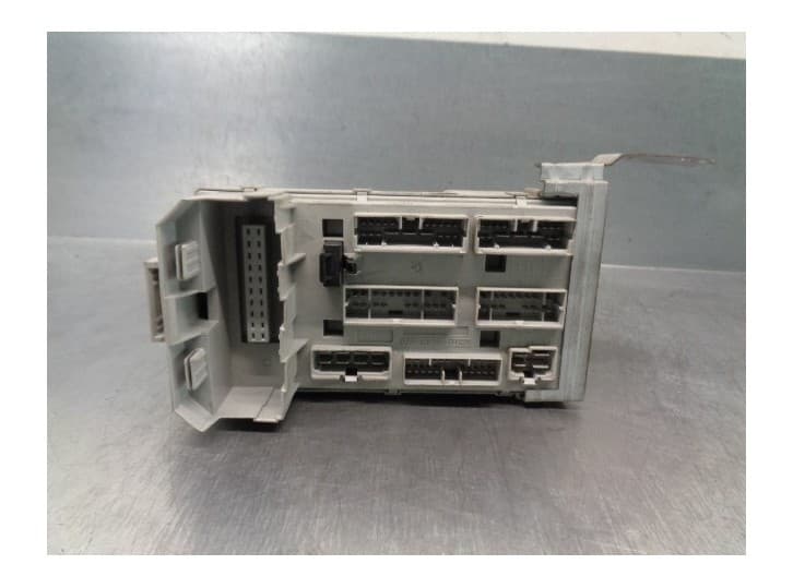 Recambio de caja reles / fusibles para hyundai xg (xg) 350 referencia OEM IAM 9220039561