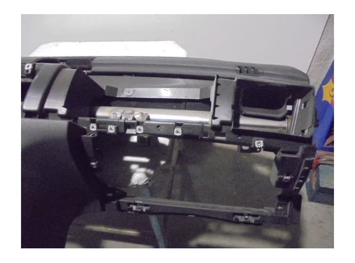 Recambio de salpicadero para peugeot 307 berlina (s2) referencia OEM IAM  NEGRO 6