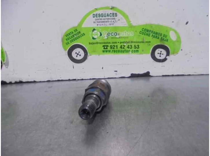 Recambio de inyector para hyundai h-1 furgoneta (a1) 2.5 td referencia OEM IAM 78018A 4