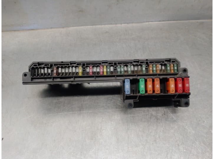Recambio de caja reles / fusibles para bmw 5 (e60) 530 d referencia OEM IAM 61146957330