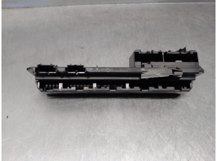 Recambio de caja reles / fusibles para bmw 5 (e60) 530 d referencia OEM IAM 61146957330 2
