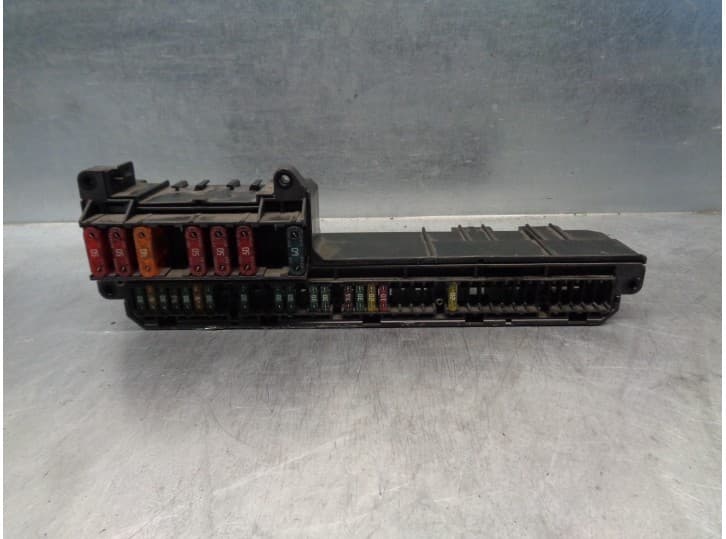 Recambio de caja reles / fusibles para bmw 5 (e60) 530 d referencia OEM IAM 61146932452