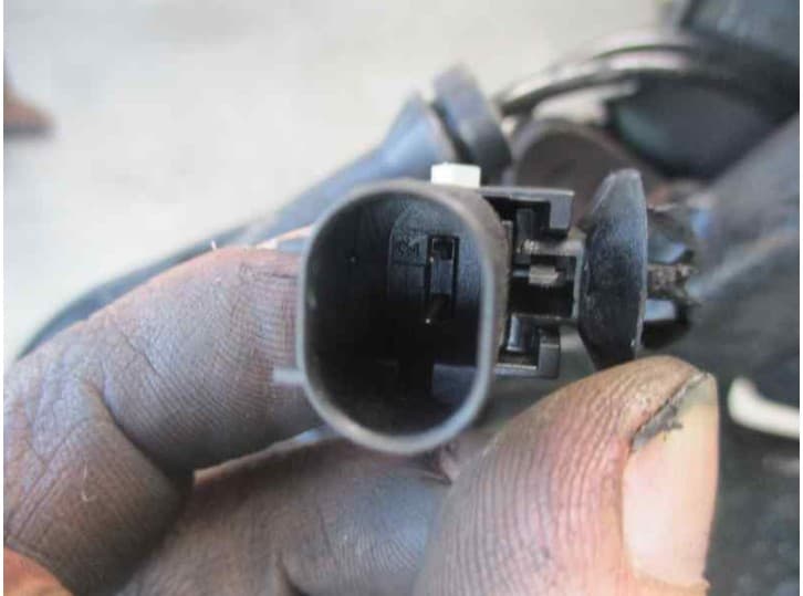 Recambio de mangueta delantera derecha para ford ka (ru8) 1.2 referencia OEM IAM 08L24U 8