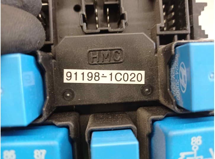 Recambio de caja reles / fusibles para hyundai getz (tb) 1.1 referencia OEM IAM 911981C020 4