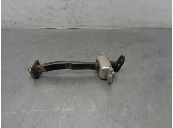 Recambio de retenedor puerta para hyundai tucson (jm) 2.0 crdi referencia OEM IAM 2