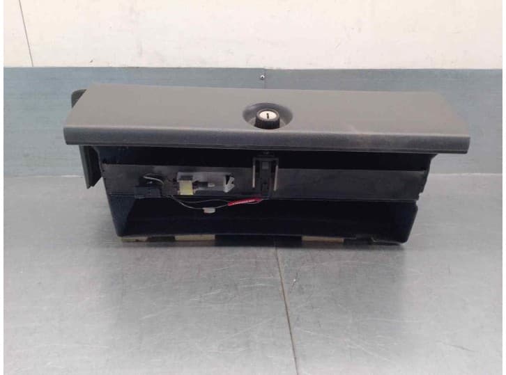 Recambio de guantera para volvo 940 (944) 2.4 td intercooler referencia OEM IAM 6840699 2