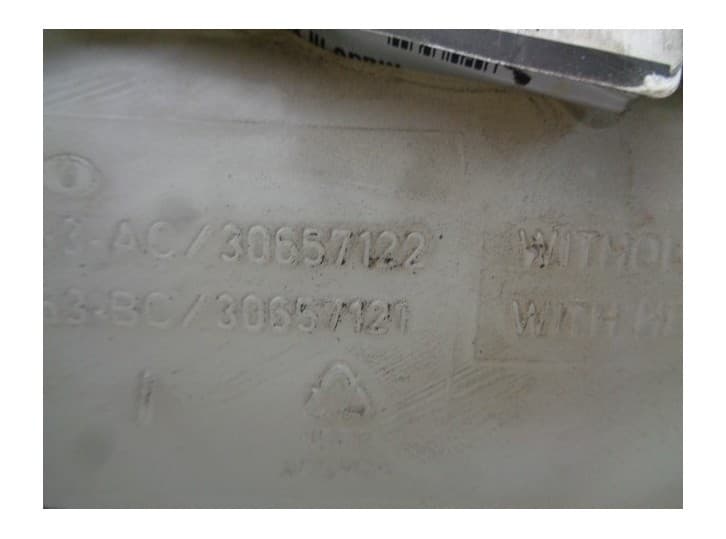 Recambio de deposito limpia para volvo v50 (545) d5 referencia OEM IAM 30657122 30657121 4