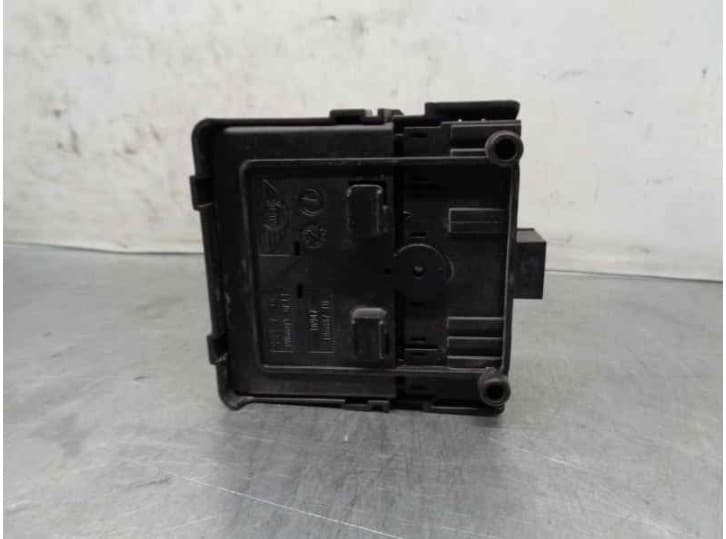 Recambio de caja reles / fusibles para mini mini (r56) one referencia OEM IAM 9136723