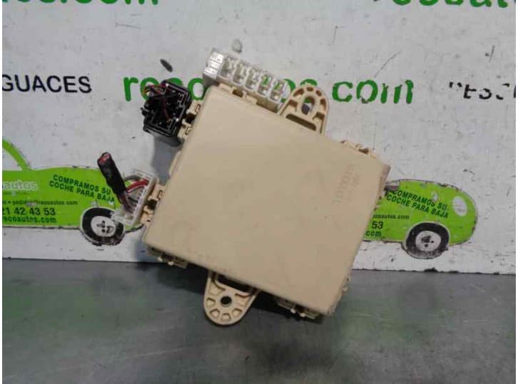 Recambio de caja reles / fusibles para lexus rx (_u3_) 300 (mcu35_) referencia OEM IAM CB0PV71 2