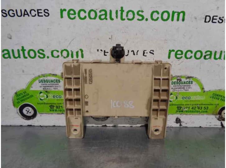 Recambio de caja reles / fusibles para lexus rx (_u3_) 300 (mcu35_) referencia OEM IAM CB0PV71 2
