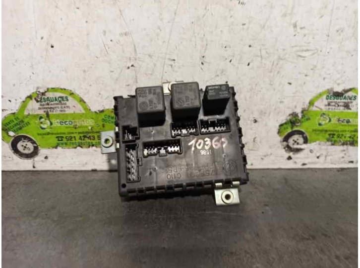 Recambio de caja reles / fusibles para fiat punto (176_) 1.7 td referencia OEM IAM 7755601