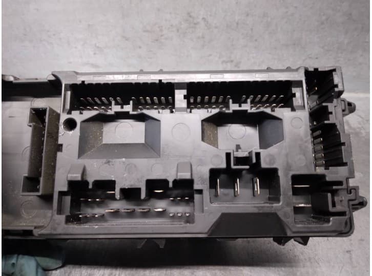 Recambio de caja reles / fusibles para volvo s40 i (644) 1.9 di referencia OEM IAM 30889703 6