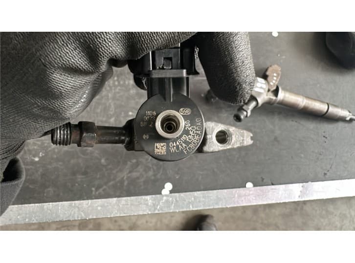 Recambio de inyector para ford ranger (et) 2.5 tddi referencia OEM IAM 01F0FE50A0