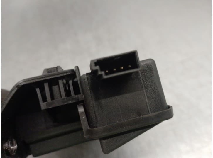 Recambio de cerradura maletero / porton para bmw 3 (e46) 316 i referencia OEM IAM 8196401 4